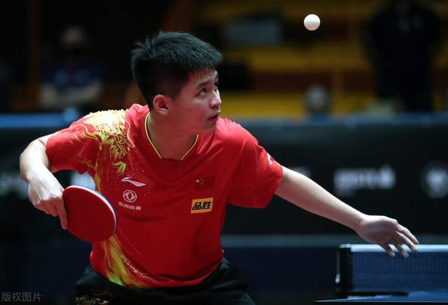 门球队在引 门球队在引