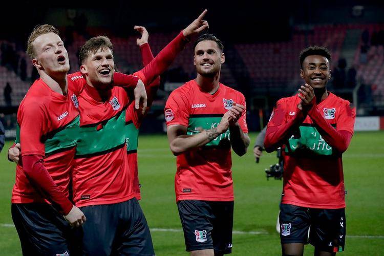 头球破门 头球破门