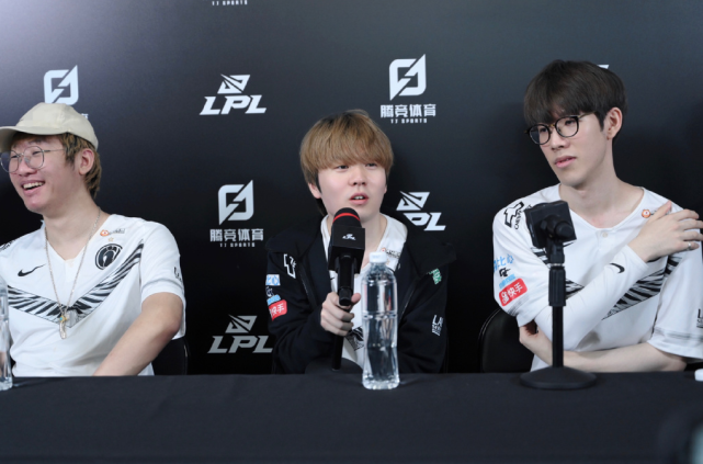 感到意外 感到意外