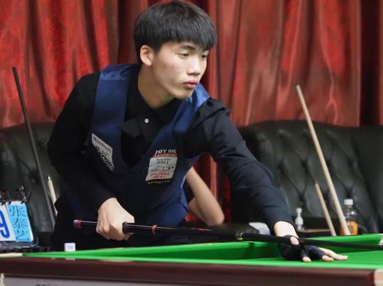 且具有多面 且具有多面