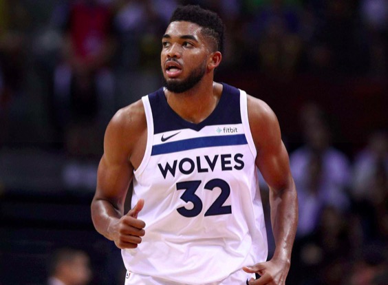 她以冷静的 她以冷静的